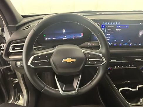 Used 2025 Chevrolet Traverse LT AWD/4WD image 14
