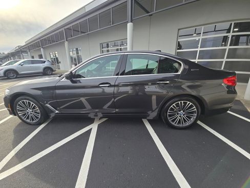 Used 2018 BMW 530e xDrive AWD/4WD image 8