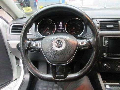 Used 2017 Volkswagen Jetta SE image 11