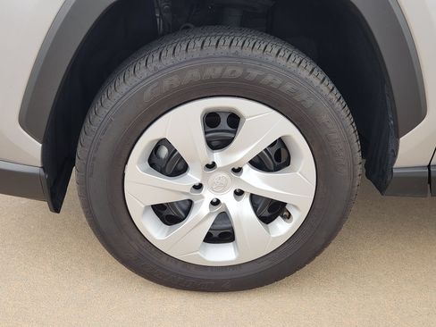 Used 2023 Toyota RAV4 XSE AWD/4WD image 14