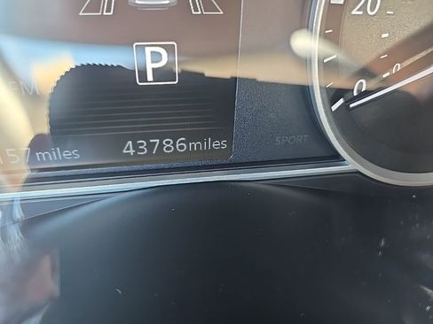 Used 2023 Nissan Versa SV image 17