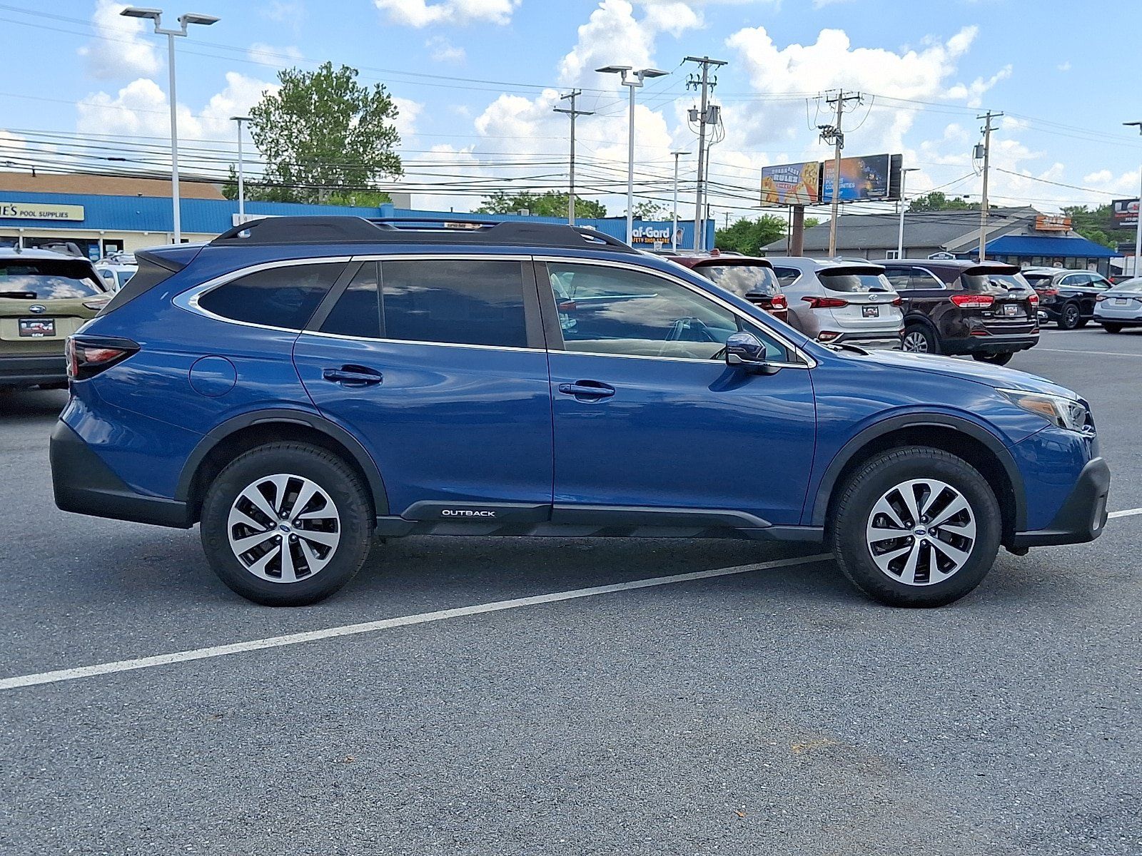 Used 2022 Subaru Outback Premium AWD/4WD image 4