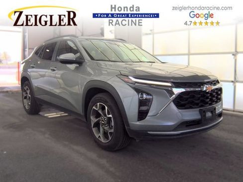 Used 2025 Chevrolet Trax LT w/ LT Convenience Package FWD image 1