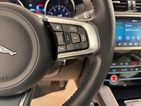 Used 2020 Jaguar F-PACE Prestige image 13