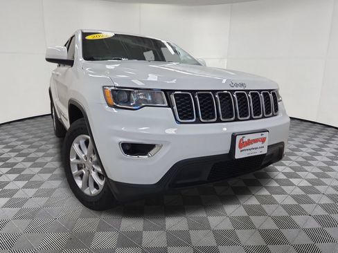 Used 2022 Jeep Grand Cherokee Laredo X AWD/4WD image 2