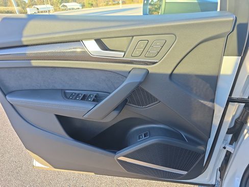 Used 2025 Audi SQ5 Premium Plus w/ Premium Plus Package image 25