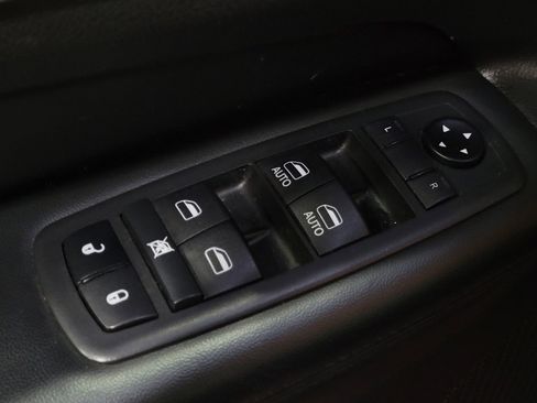 Used 2019 Jeep Grand Cherokee Limited image 27