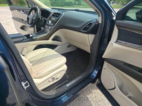 Used 2017 Lincoln MKX Reserve w/ Lincoln MKX Climate Package FWD image 23