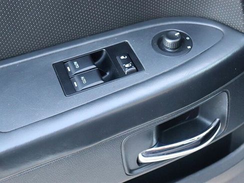 Used 2011 Dodge Challenger SE image 29