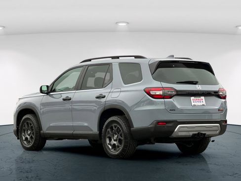 Certified 2025 Honda Pilot TrailSport image 4