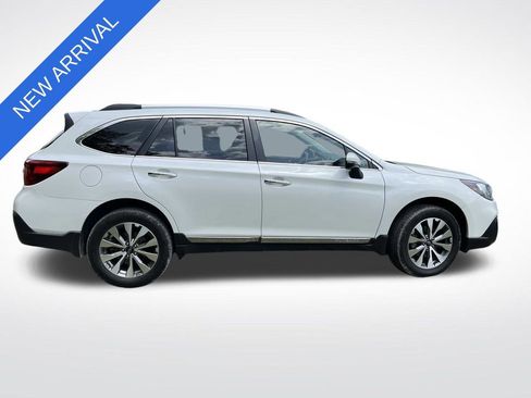 Used 2019 Subaru Outback 3.6R Touring AWD/4WD image 2