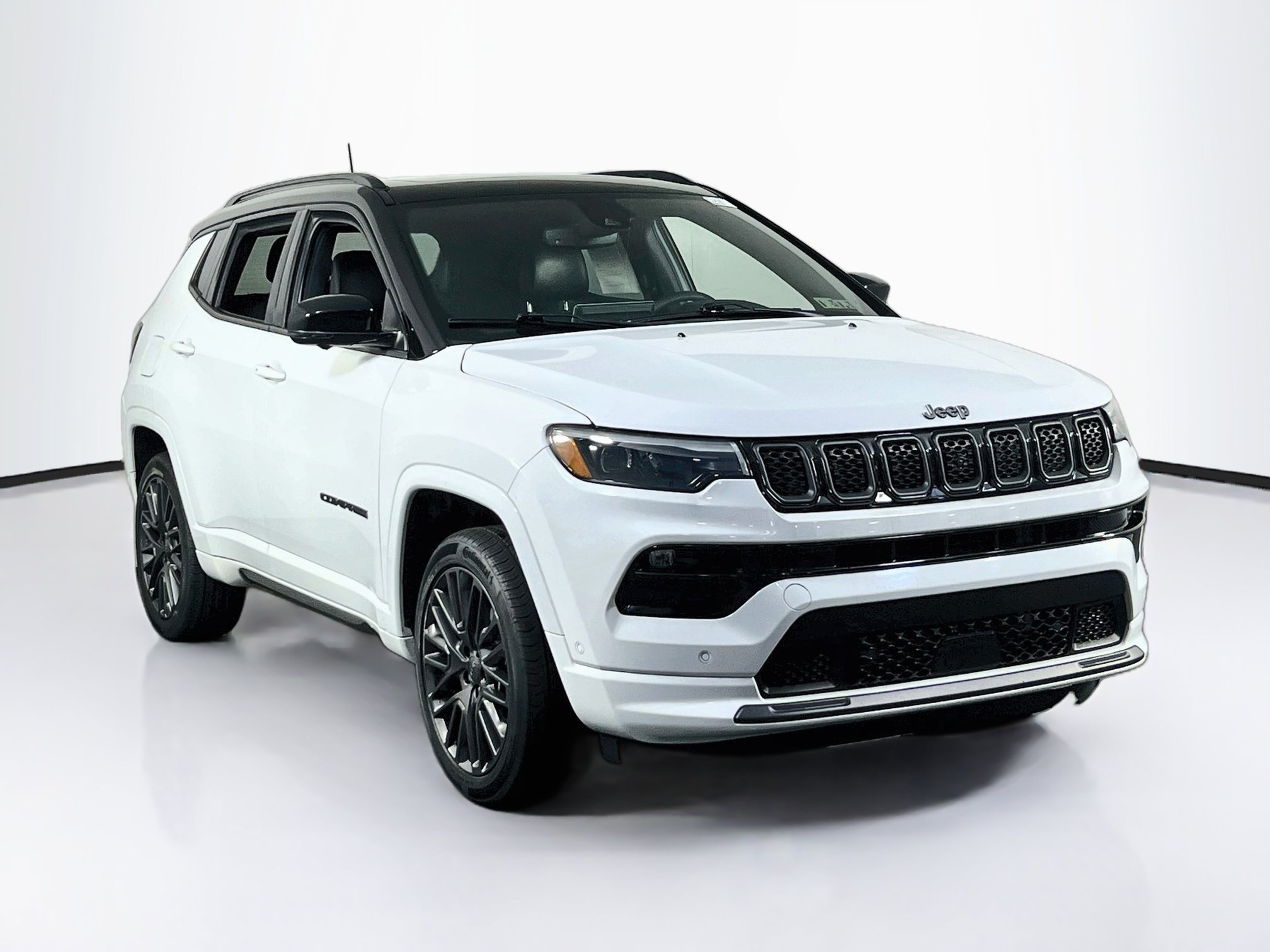 Used 2023 Jeep Compass High Altitude w/ Driver Assist Group I AWD/4WD image 3