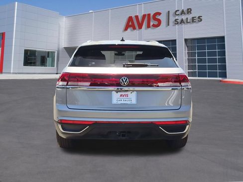 Used 2025 Volkswagen Atlas Cross Sport SE FWD image 7