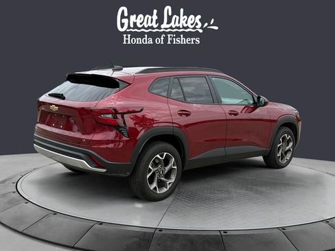 Used 2025 Chevrolet Trax LT FWD image 5
