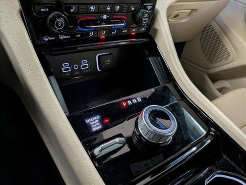 Used 2023 Jeep Grand Cherokee Limited w/ Luxury Tech Group II AWD/4WD image 19