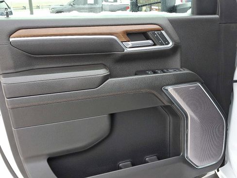 Used 2024 Chevrolet Silverado 2500 High Country w/ High Country Premium Package image 12