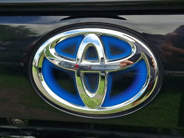 Used 2023 Toyota RAV4 LE AWD/4WD image 28