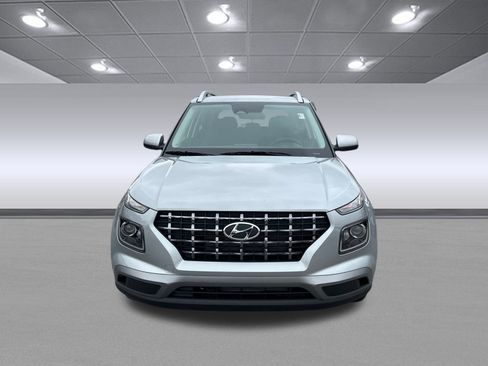 New 2025 Hyundai Venue SEL image 2