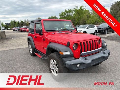 Used 2019 Jeep Wrangler Sport AWD/4WD image 3