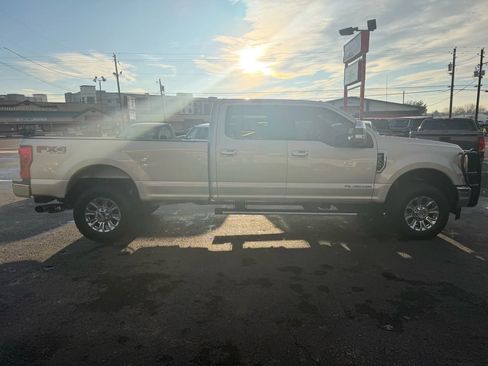 Used 2017 Ford F350 Lariat w/ Chrome Package image 7