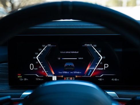 Used 2023 BMW i7 xDrive60 w/ Executive Package 2 image 27