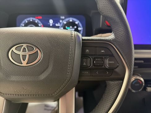 Used 2025 Toyota Tacoma TRD Off-Road AWD/4WD image 25
