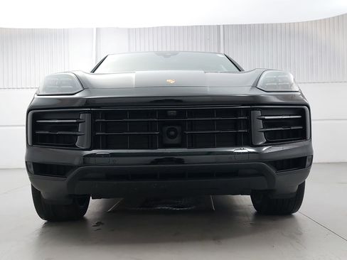 Used 2025 Porsche Cayenne Coupe w/ Premium Package Plus image 10