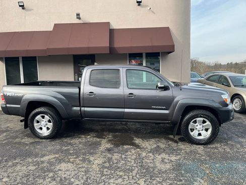 Used 2015 Toyota Tacoma 4x4 Double Cab w/ TRD Sport Package image 4