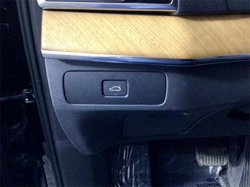 Used 2024 Volvo XC90 B6 Plus image 20