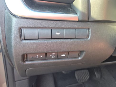 Used 2025 Nissan Rogue SV FWD image 27