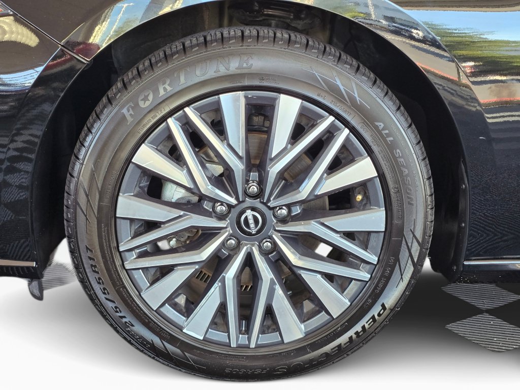 Used 2025 Nissan Altima 2.5 SV FWD image 11