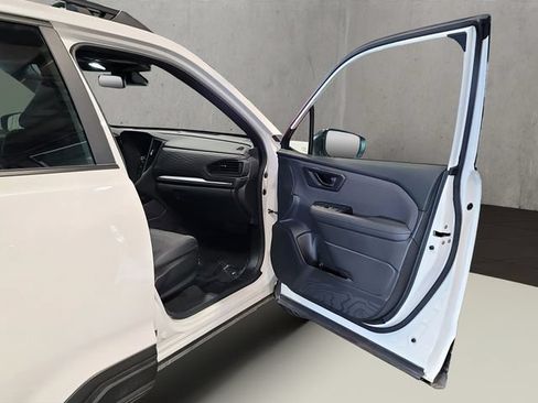 Used 2025 Subaru Forester Premium AWD/4WD image 38