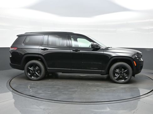 New 2025 Jeep Grand Cherokee L Altitude image 7