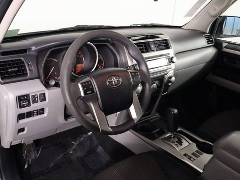 Used 2011 Toyota 4Runner SR5 w/ Convenience Pkg image 7