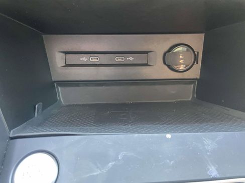 Certified 2022 Volkswagen Taos SE FWD image 28