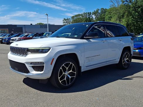 Used 2022 Jeep Grand Cherokee Summit AWD/4WD image 3