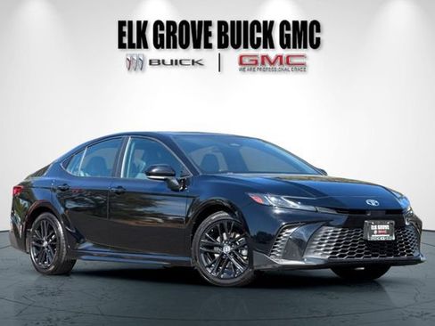 Used 2025 Toyota Camry SE FWD image 2