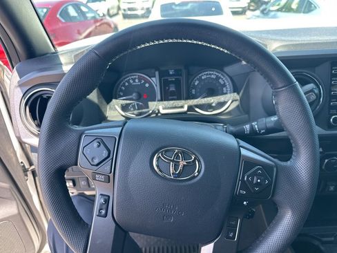 Used 2023 Toyota Tacoma TRD Off-Road w/ TRD Premium Off Road Package image 5