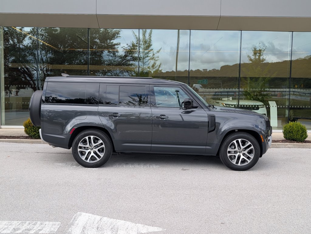 Used 2025 Land Rover Defender 130 S AWD/4WD image 8