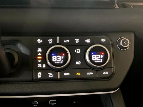 Used 2021 Land Rover Defender 110 image 34