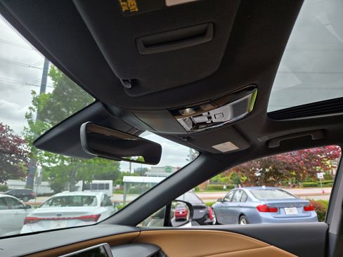 Used 2025 Lexus RX 350 Premium w/ Accessory Package (Z1) FWD image 16