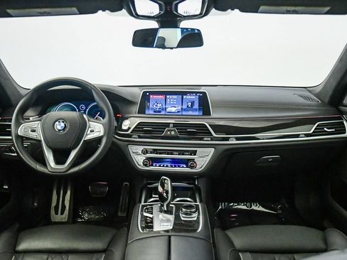Used 2018 BMW 740i RWD image 16