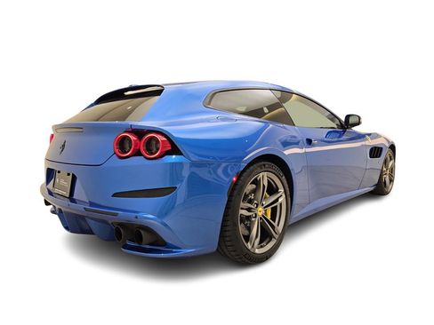 Used 2018 Ferrari GTC4Lusso image 10