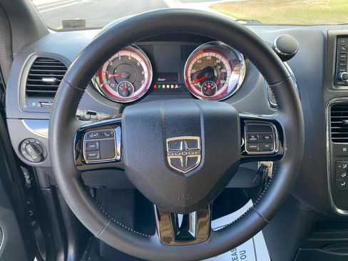 Used 2018 Dodge Grand Caravan SE FWD image 56
