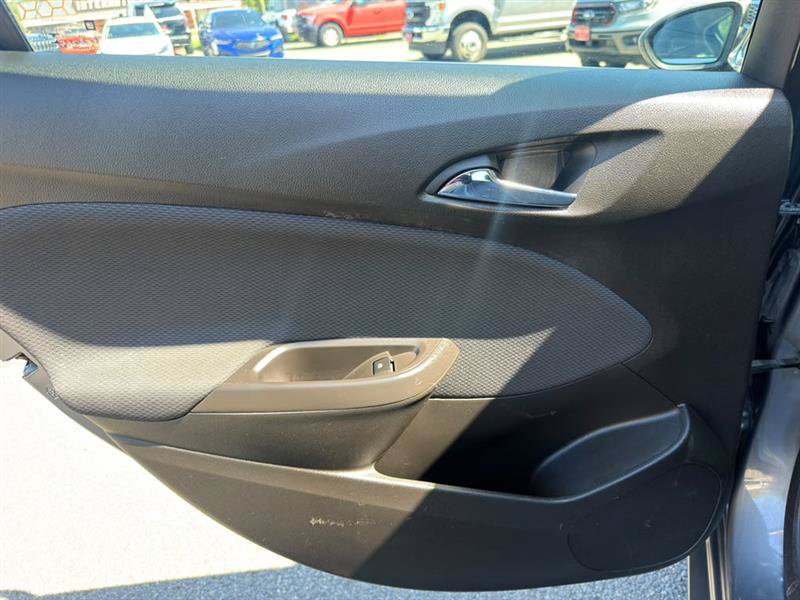 Used 2018 Chevrolet Cruze LT w/ Sun And Sound Package FWD image 20
