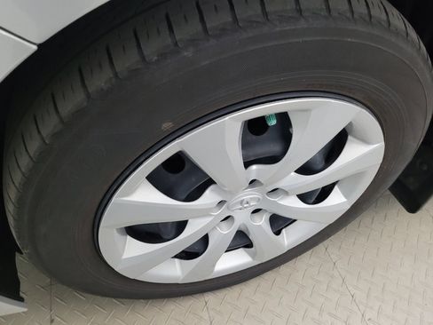 Used 2023 Toyota Corolla LE w/ Carpet Mat Package (TMS) FWD image 31
