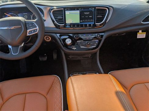 New 2026 Chrysler Pacifica Pinnacle image 24