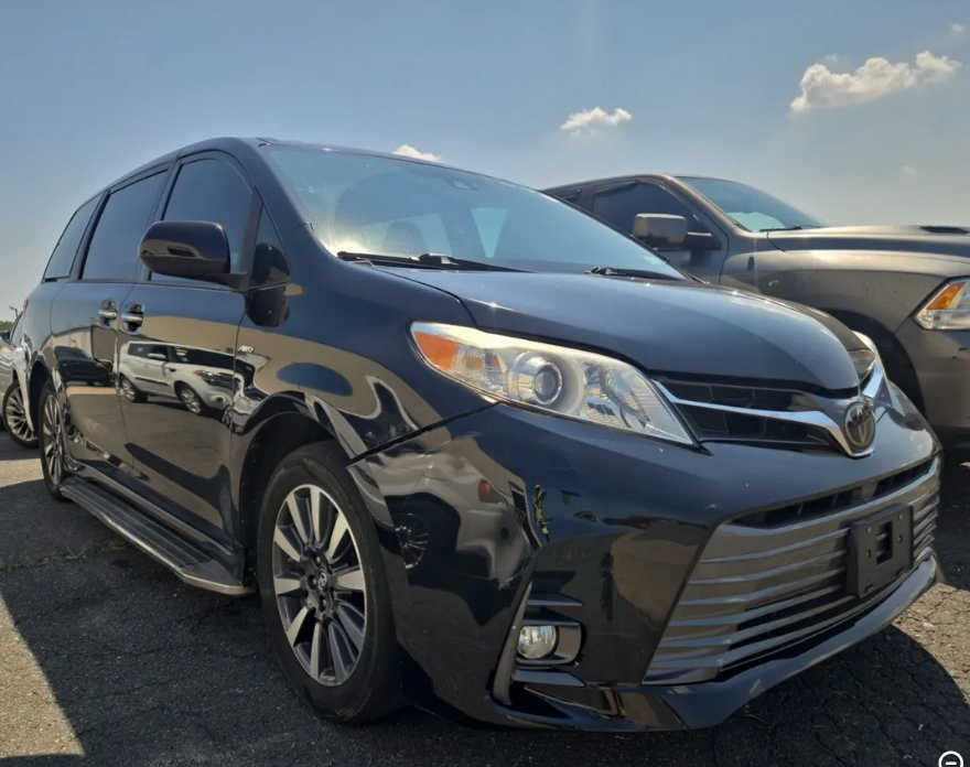 Used 2018 Toyota Sienna XLE Premium AWD/4WD image 17