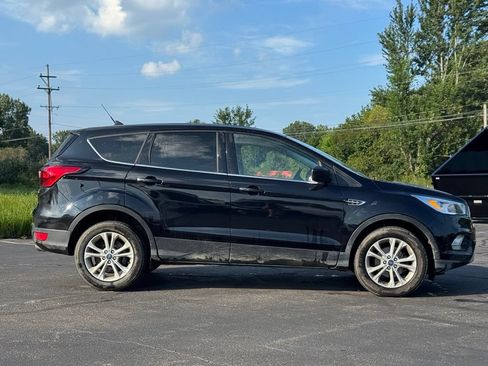 Used 2019 Ford Escape SE FWD image 4
