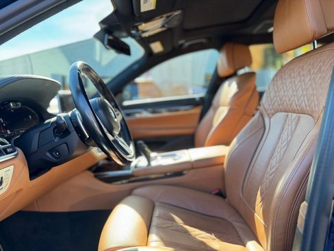Used 2022 BMW 750i xDrive w/ M Sport Package image 17